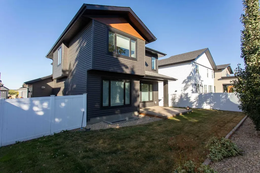 18 Cameron Court Lacombe AB T4L 0K3