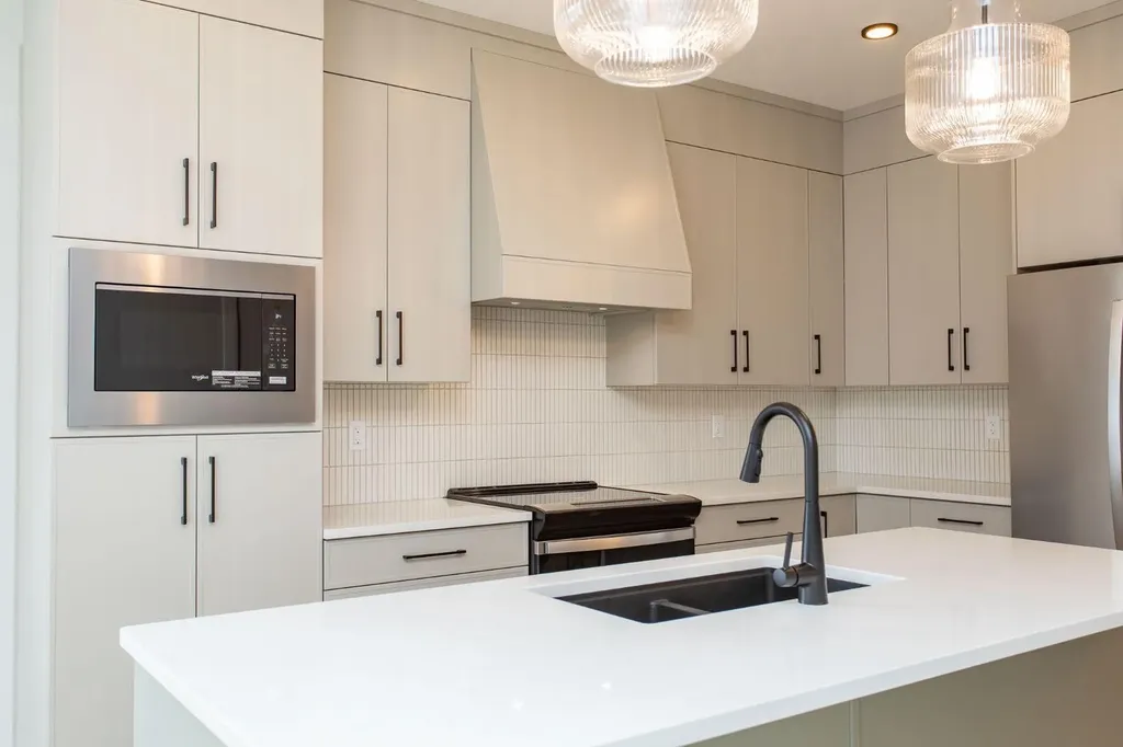 17 Tindale Place Red Deer AB T4P 0T8