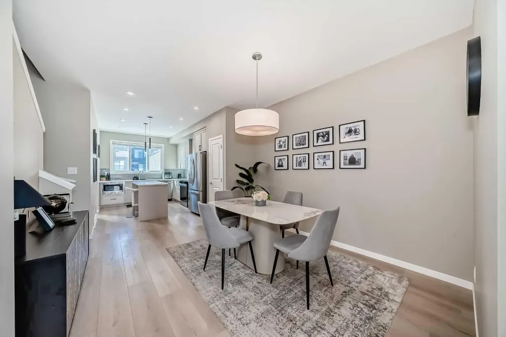 455 Tekarra Drive NW Calgary AB T3R 2G3
