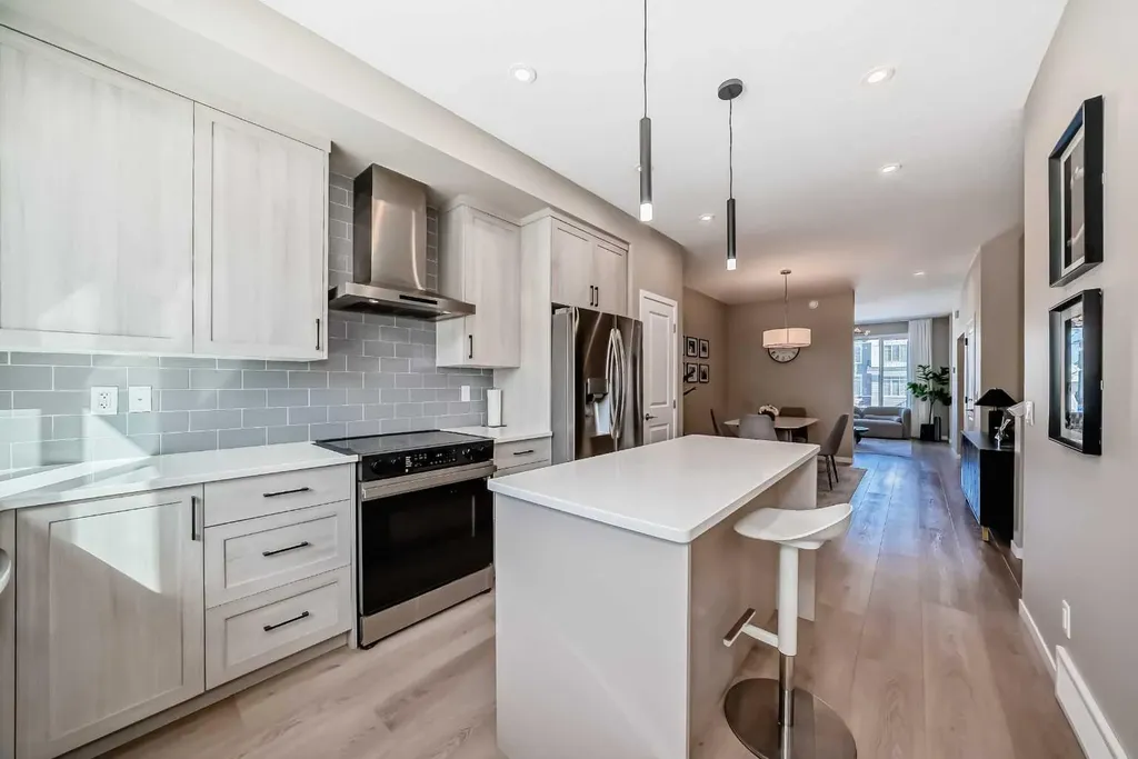 455 Tekarra Drive NW Calgary AB T3R 2G3