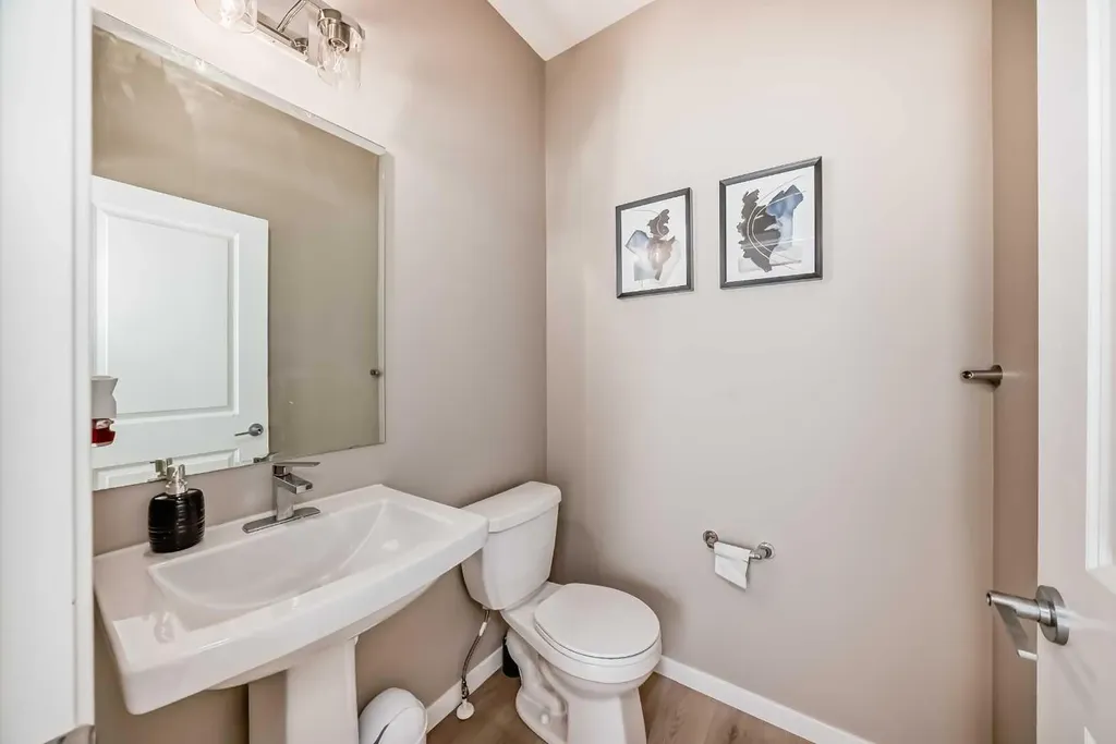 455 Tekarra Drive NW Calgary AB T3R 2G3