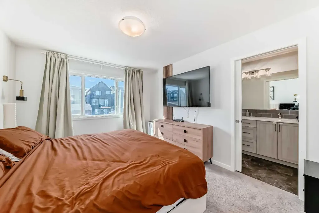 455 Tekarra Drive NW Calgary AB T3R 2G3