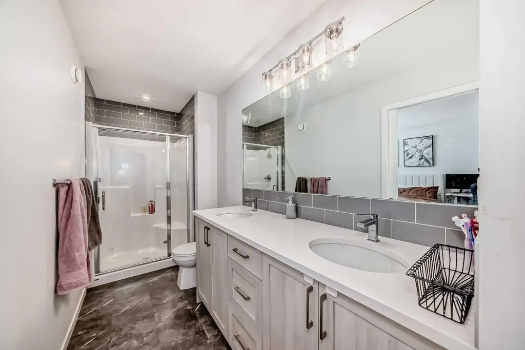 455 Tekarra Drive NW Calgary AB T3R 2G3