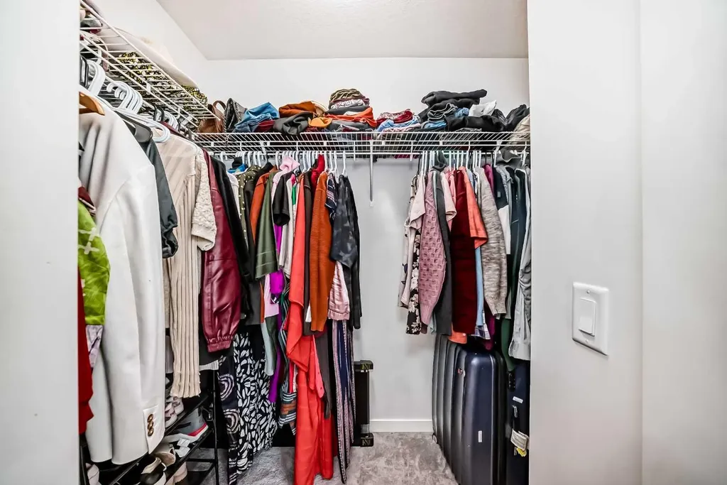 455 Tekarra Drive NW Calgary AB T3R 2G3