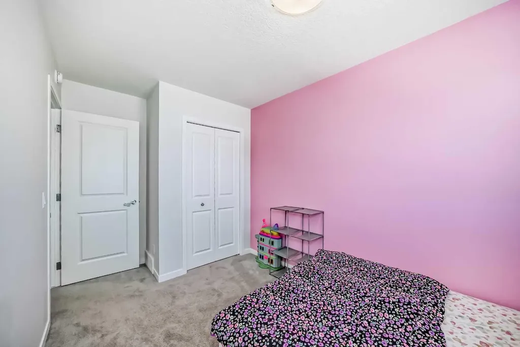 455 Tekarra Drive NW Calgary AB T3R 2G3