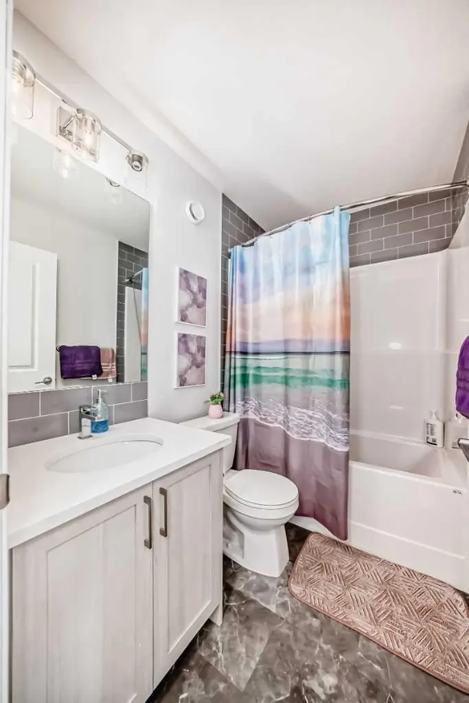 455 Tekarra Drive NW Calgary AB T3R 2G3