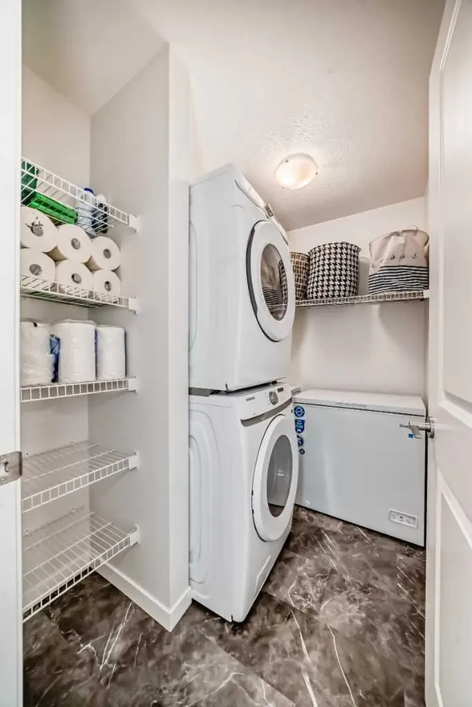 455 Tekarra Drive NW Calgary AB T3R 2G3