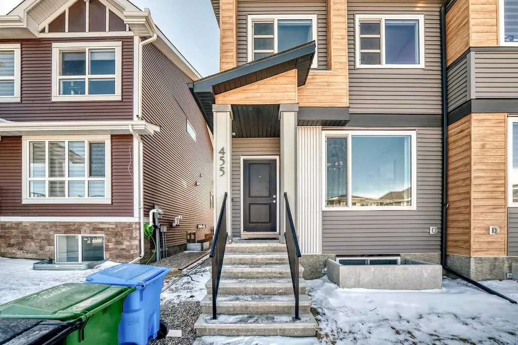 455 Tekarra Drive NW Calgary AB T3R 2G3