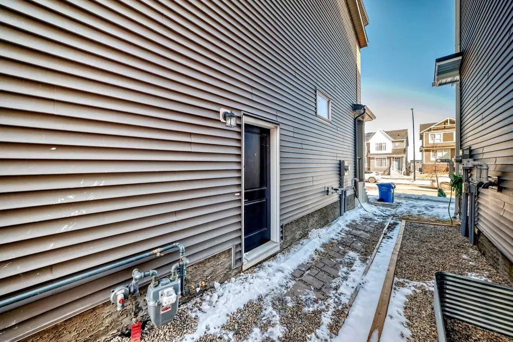 455 Tekarra Drive NW Calgary AB T3R 2G3