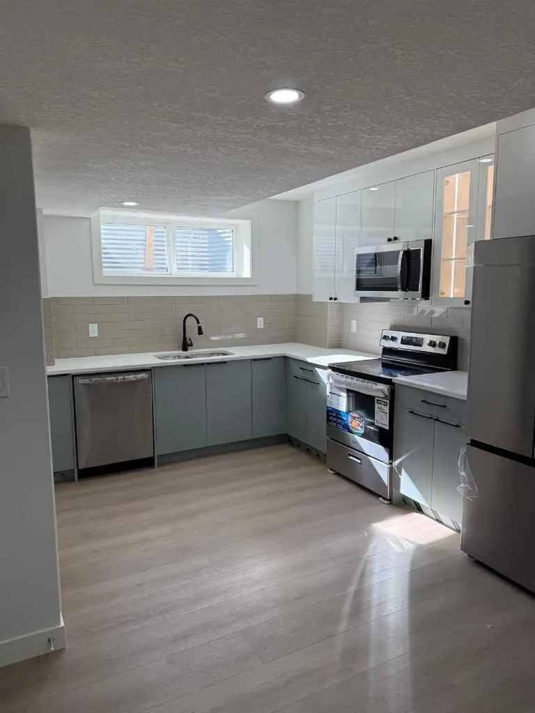 455 Tekarra Drive NW Calgary AB T3R 2G3