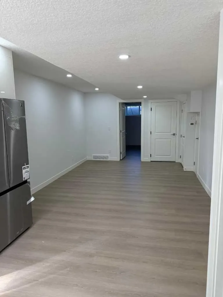 455 Tekarra Drive NW Calgary AB T3R 2G3