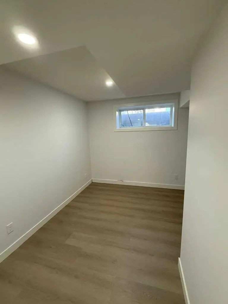 455 Tekarra Drive NW Calgary AB T3R 2G3