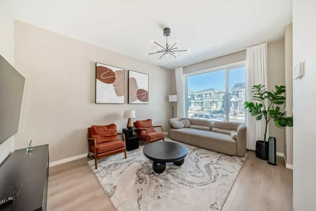 455 Tekarra Drive NW Calgary AB T3R 2G3