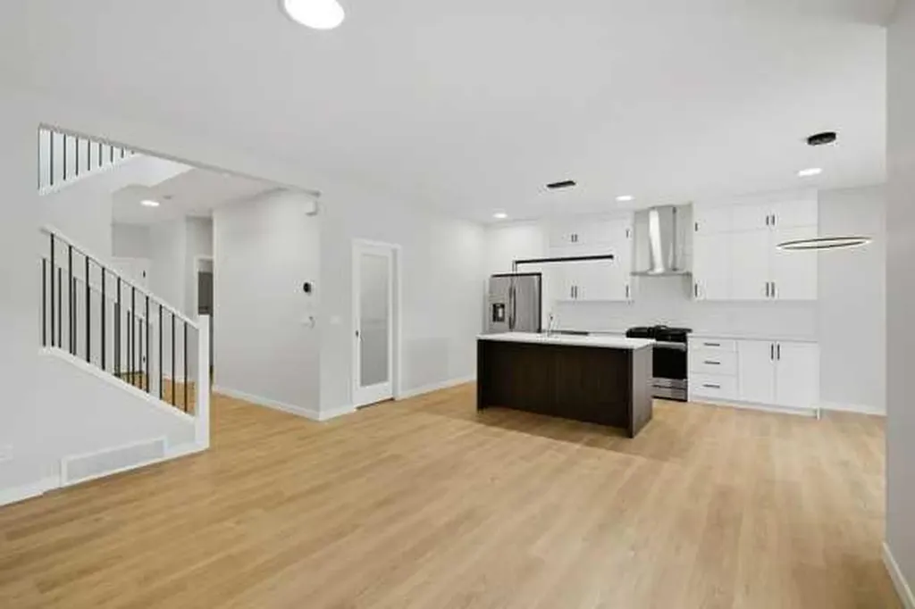 9 Bayview Mews SW Airdrie AB T4B 5P1