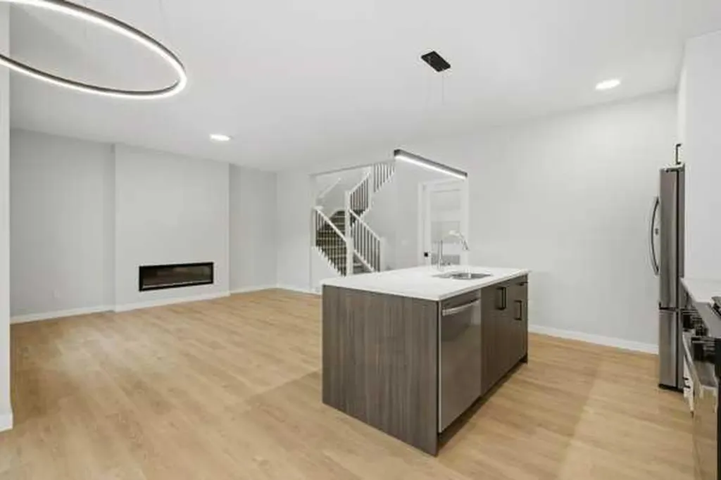 9 Bayview Mews SW Airdrie AB T4B 5P1