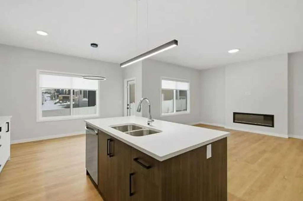 9 Bayview Mews SW Airdrie AB T4B 5P1