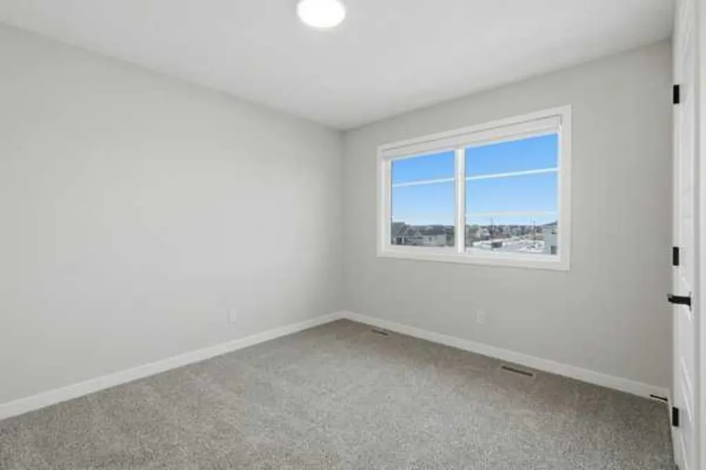 9 Bayview Mews SW Airdrie AB T4B 5P1