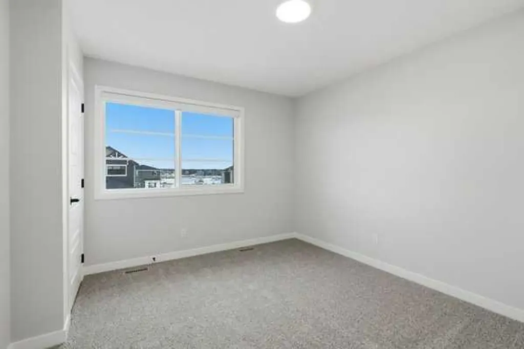 9 Bayview Mews SW Airdrie AB T4B 5P1