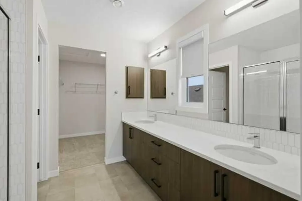 9 Bayview Mews SW Airdrie AB T4B 5P1
