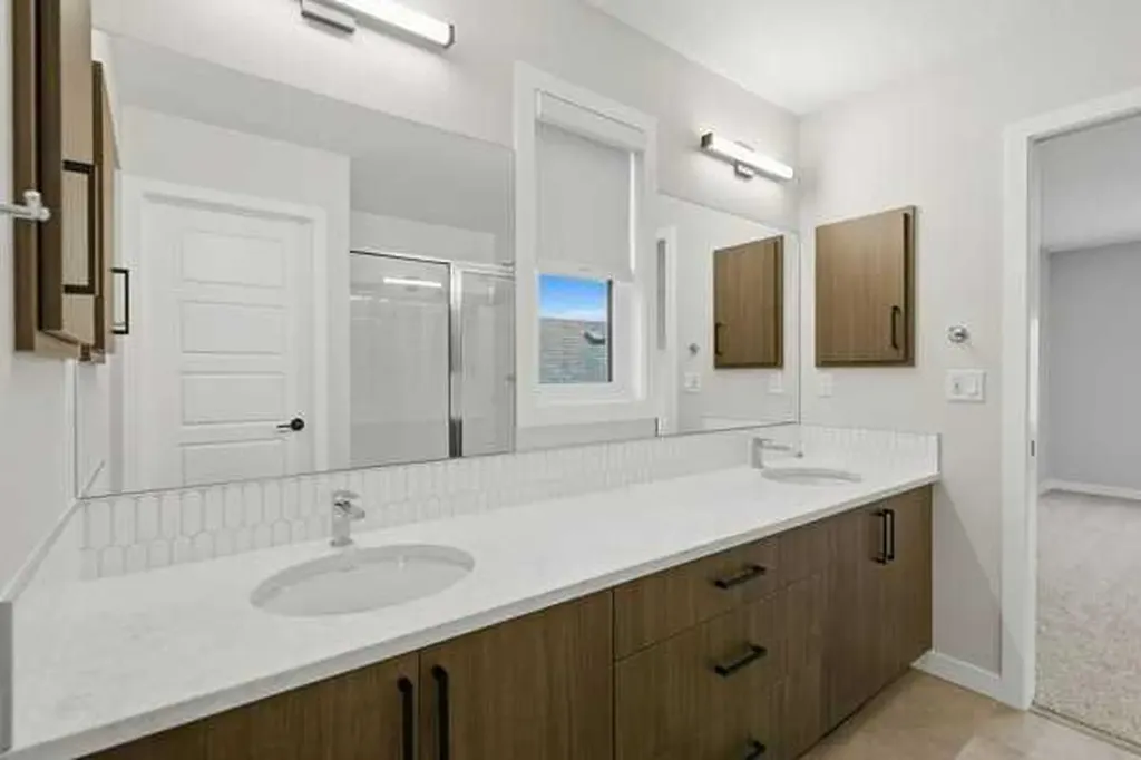 9 Bayview Mews SW Airdrie AB T4B 5P1