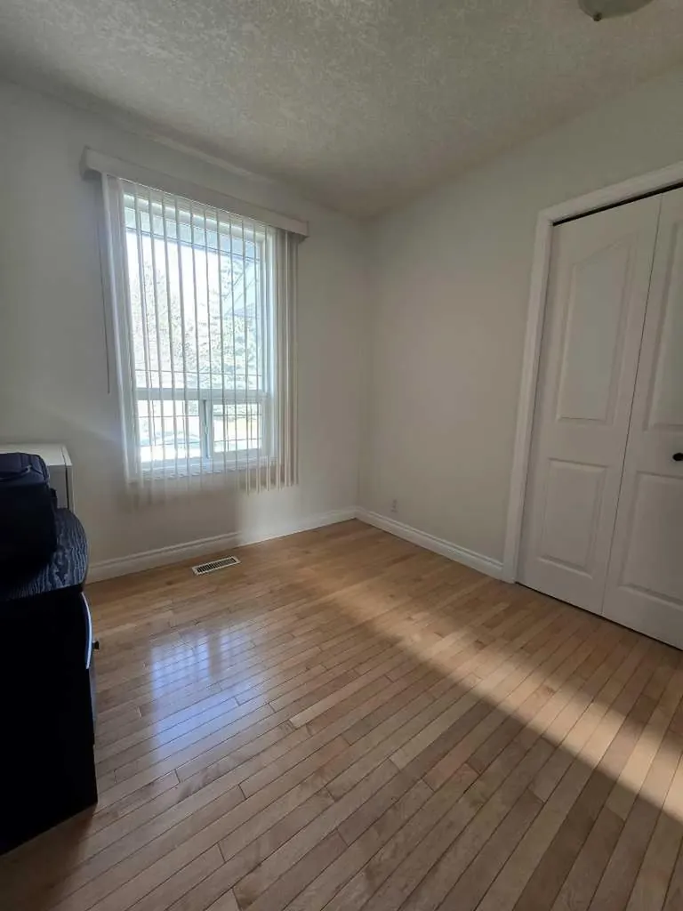 3503 48 Street NE Calgary AB T1Y 1S3
