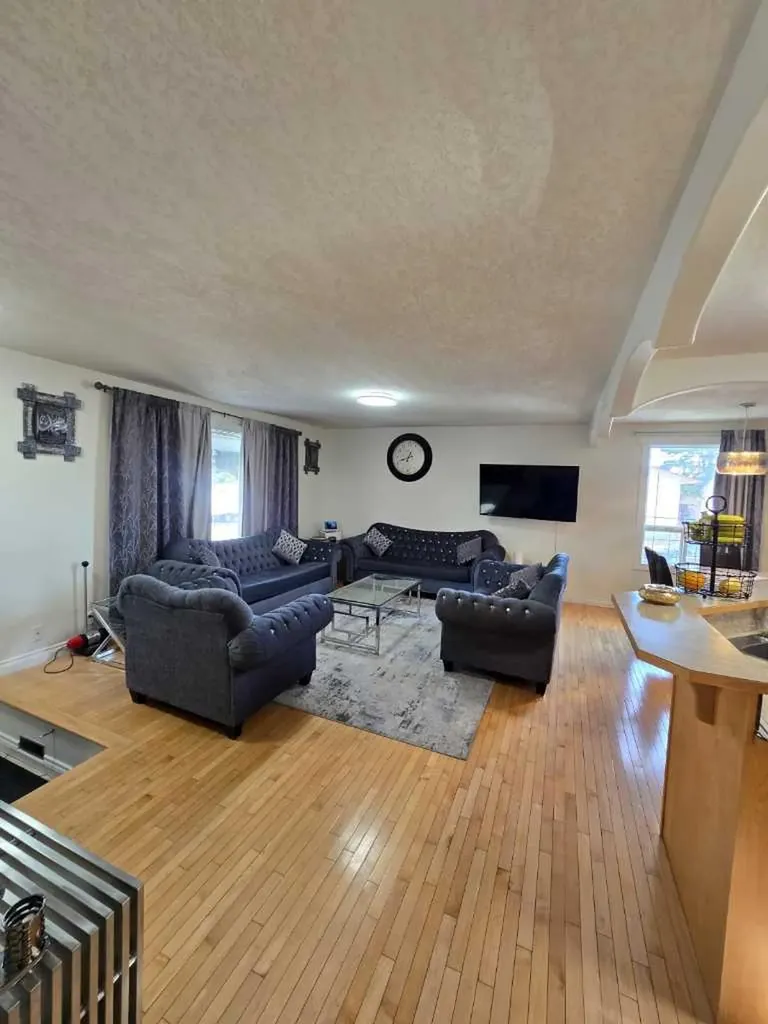 3503 48 Street NE Calgary AB T1Y 1S3