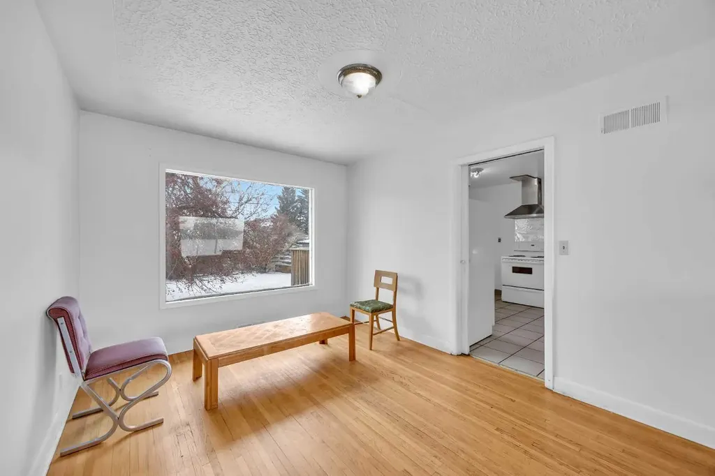 2472 Capitol Hill Crescent NW Calgary AB T2M 2A2