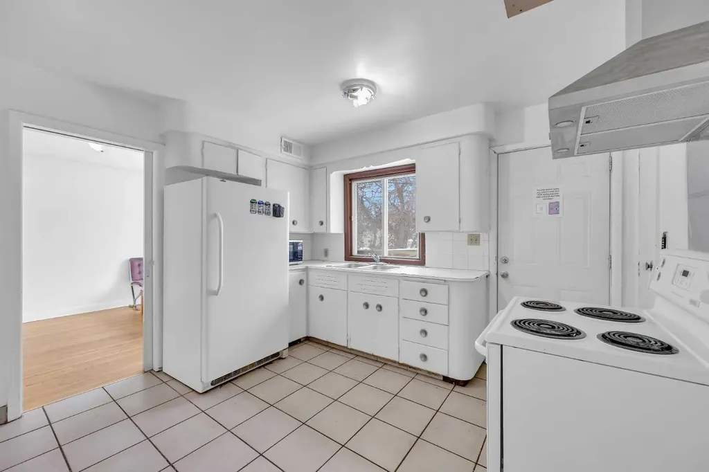 2472 Capitol Hill Crescent NW Calgary AB T2M 2A2