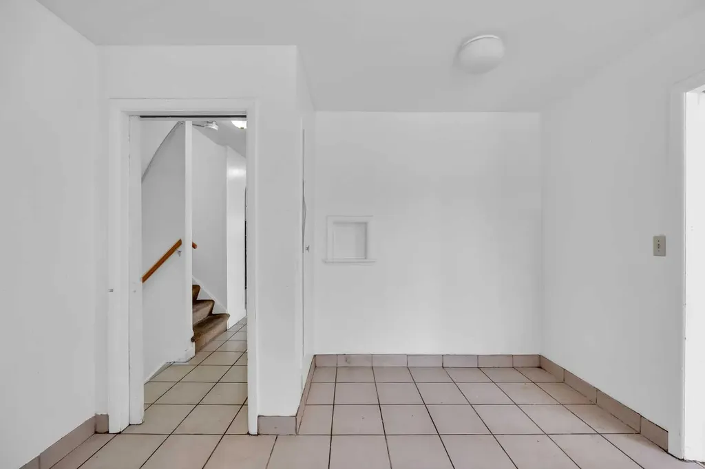 2472 Capitol Hill Crescent NW Calgary AB T2M 2A2