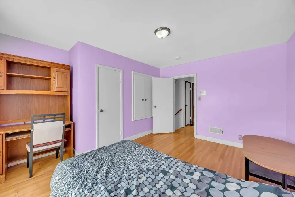 2472 Capitol Hill Crescent NW Calgary AB T2M 2A2