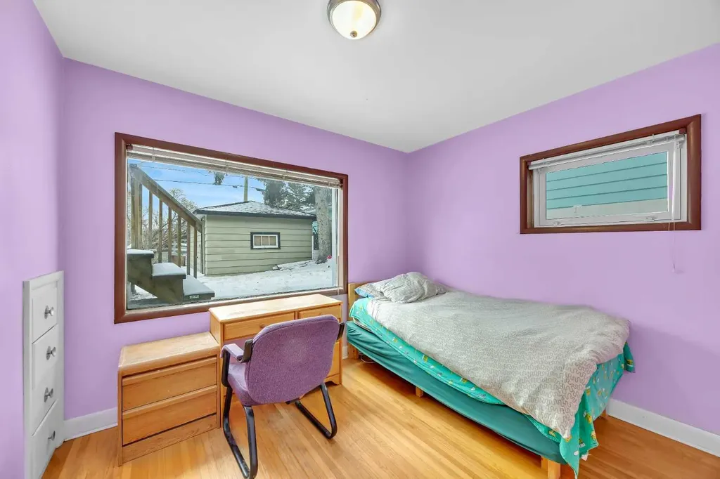 2472 Capitol Hill Crescent NW Calgary AB T2M 2A2