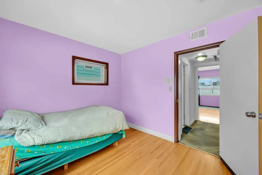 2472 Capitol Hill Crescent NW Calgary AB T2M 2A2