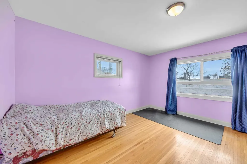 2472 Capitol Hill Crescent NW Calgary AB T2M 2A2