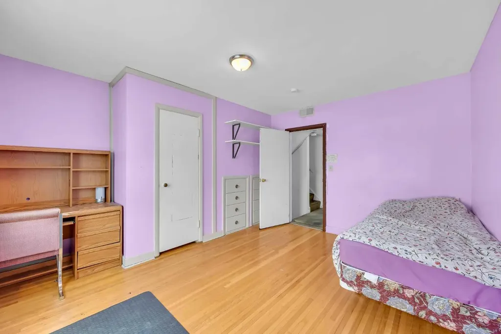 2472 Capitol Hill Crescent NW Calgary AB T2M 2A2