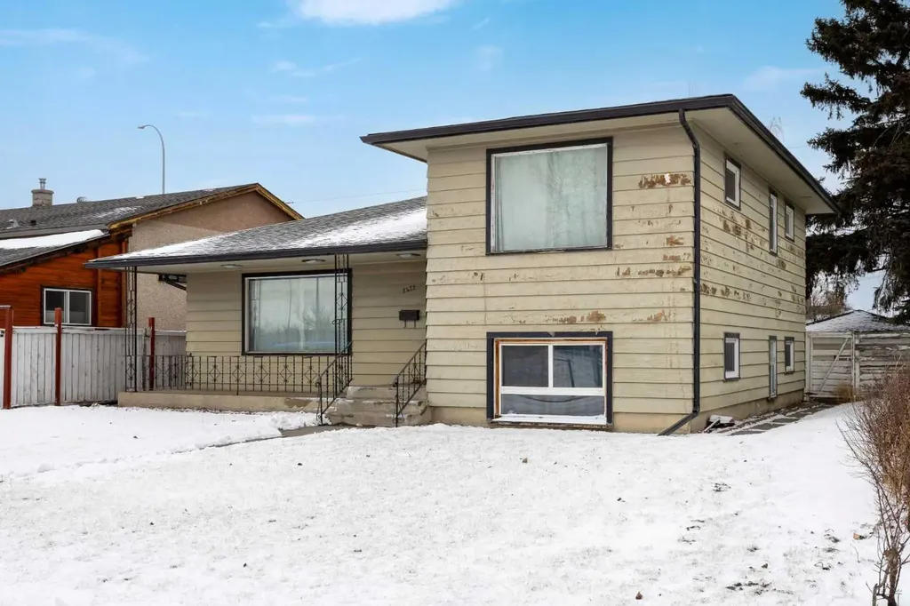 2472 Capitol Hill Crescent NW Calgary AB T2M 2A2