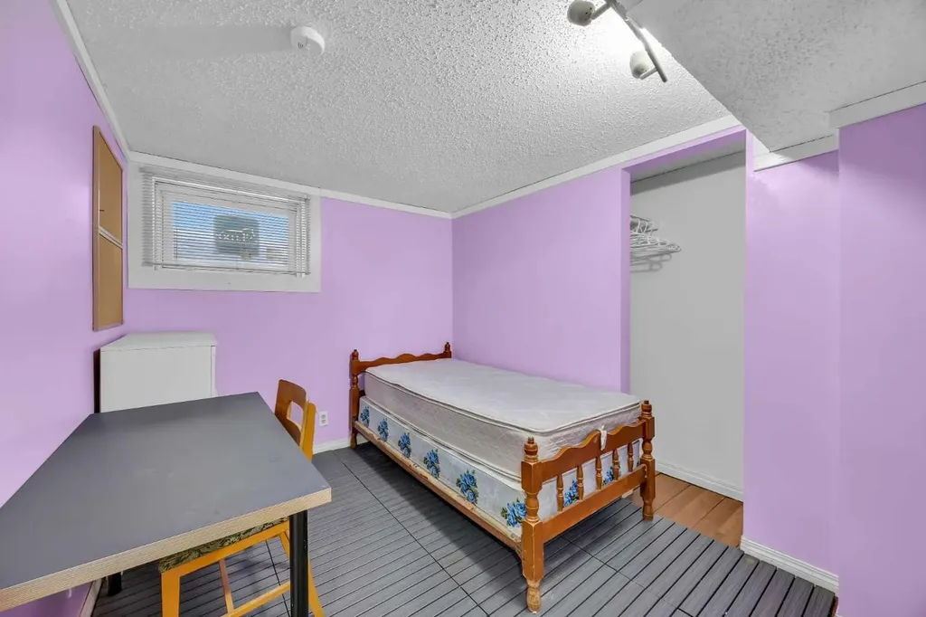 2472 Capitol Hill Crescent NW Calgary AB T2M 2A2