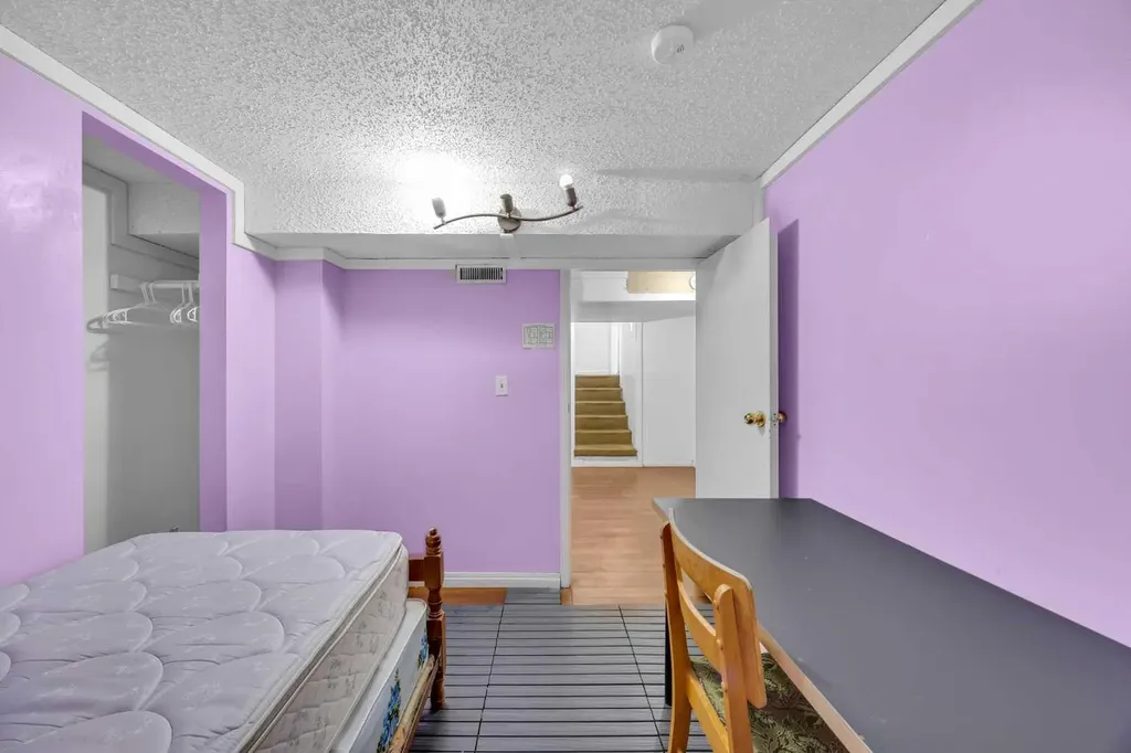 2472 Capitol Hill Crescent NW Calgary AB T2M 2A2