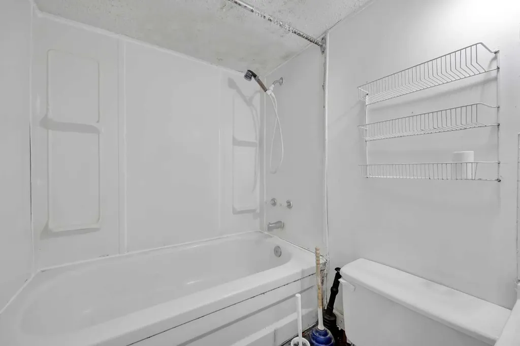 2472 Capitol Hill Crescent NW Calgary AB T2M 2A2