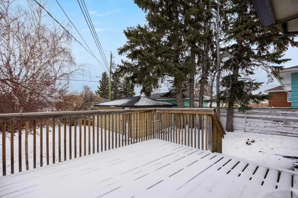 2472 Capitol Hill Crescent NW Calgary AB T2M 2A2