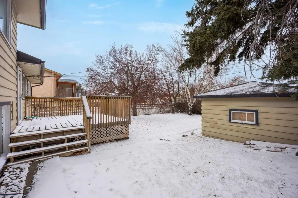 2472 Capitol Hill Crescent NW Calgary AB T2M 2A2