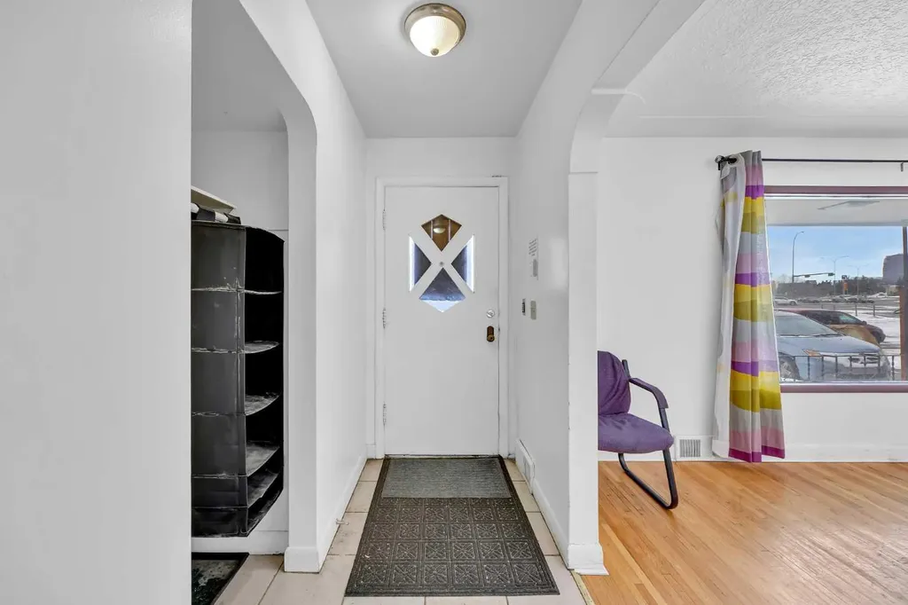 2472 Capitol Hill Crescent NW Calgary AB T2M 2A2