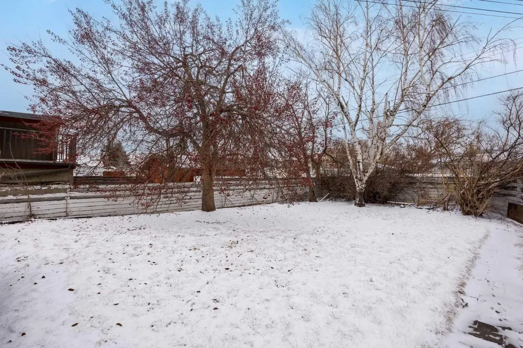 2472 Capitol Hill Crescent NW Calgary AB T2M 2A2