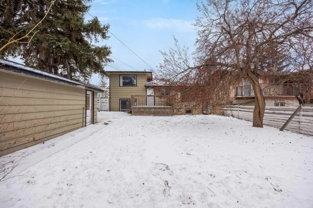2472 Capitol Hill Crescent NW Calgary AB T2M 2A2