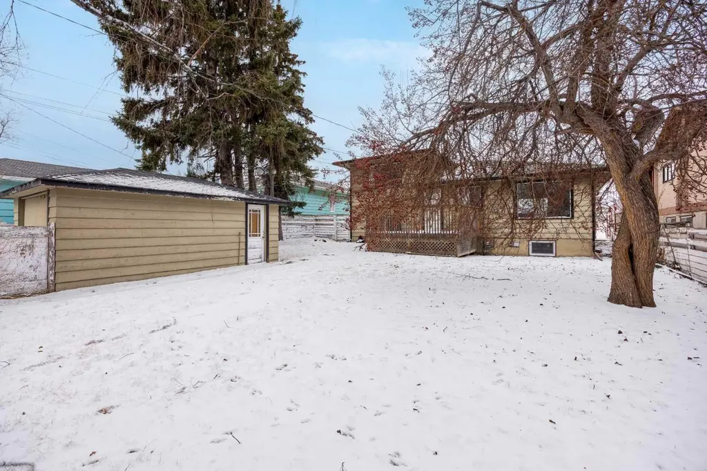 2472 Capitol Hill Crescent NW Calgary AB T2M 2A2