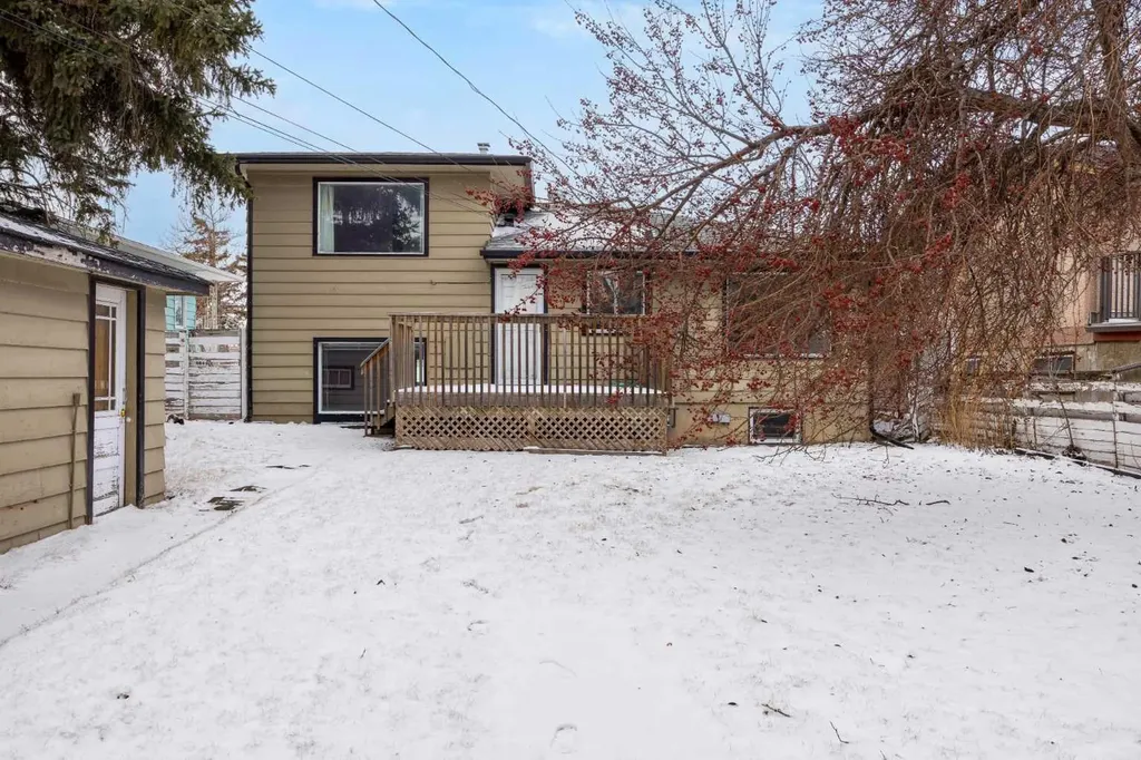2472 Capitol Hill Crescent NW Calgary AB T2M 2A2