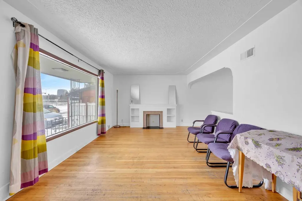 2472 Capitol Hill Crescent NW Calgary AB T2M 2A2