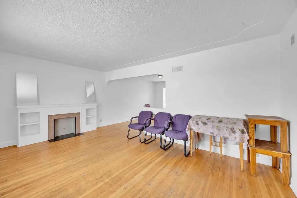 2472 Capitol Hill Crescent NW Calgary AB T2M 2A2