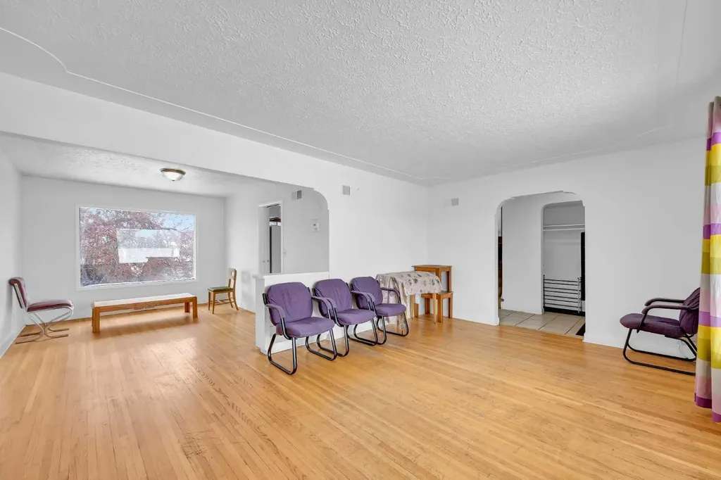 2472 Capitol Hill Crescent NW Calgary AB T2M 2A2