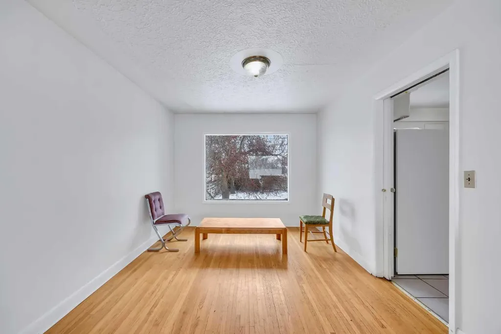 2472 Capitol Hill Crescent NW Calgary AB T2M 2A2
