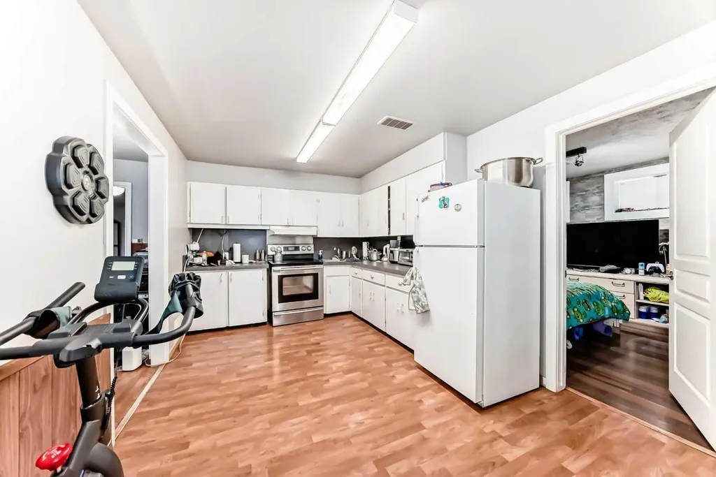 2517 36 Street SE Calgary AB T2B 0Y2